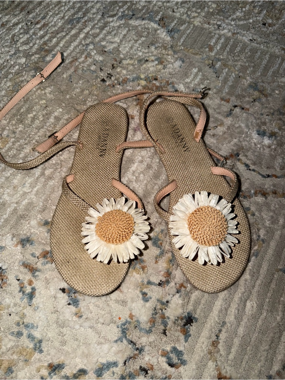 Beige Daisy Raffia Flat Sandals - Natural